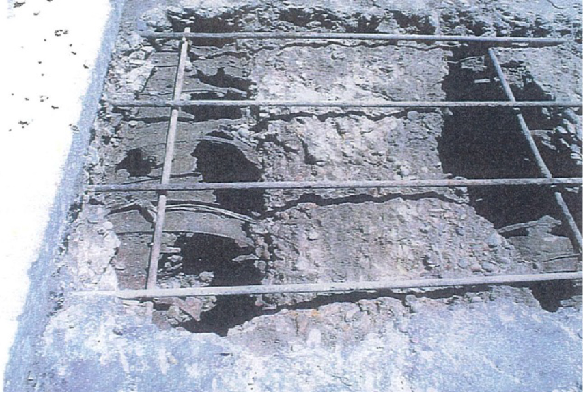 RCホロー桁のボイド上の脆弱化したかぶりコンクリート